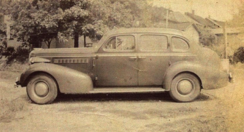 cundall/images/Arthur_Baker_1906_Buick