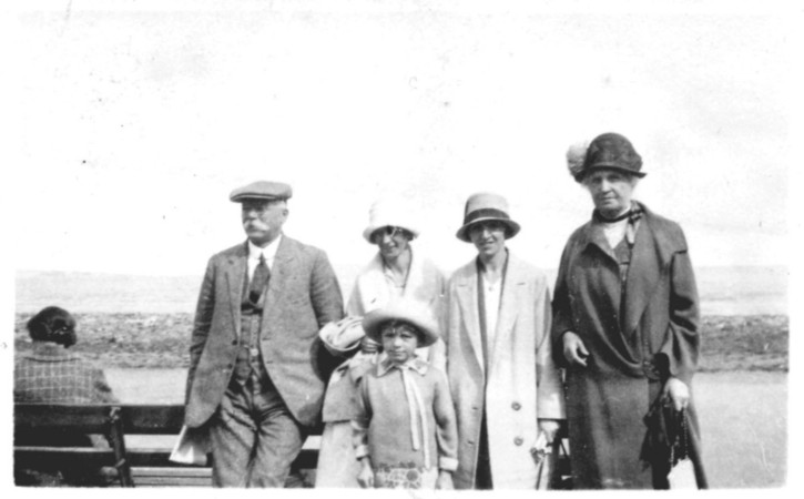 thomas/images/John_Thomas_1860_in1926ish_Llanfairfechan_01