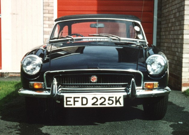 thomas/images/Roger_Nicholas_Thomas_1950_Cars_in1973_MGB_03