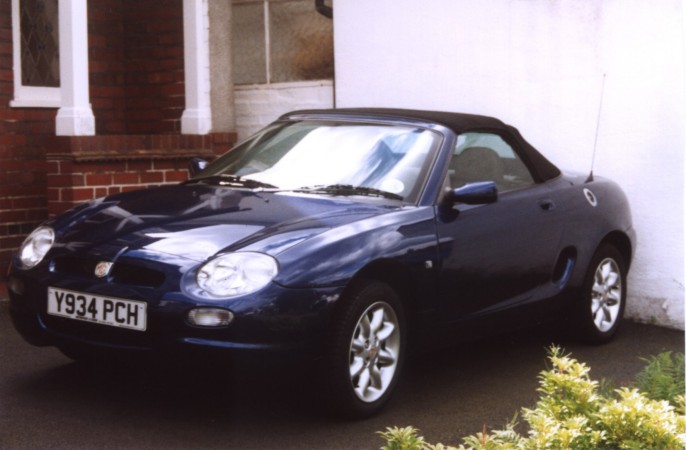 thomas/images/Roger_Nicholas_Thomas_1950_Cars_in2001_MGF_02