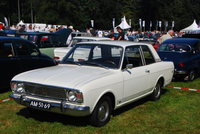 thomas/images/Gordon_David_Thomas_1921_Cars_in19xx_Ford_Cortina_Mark 2